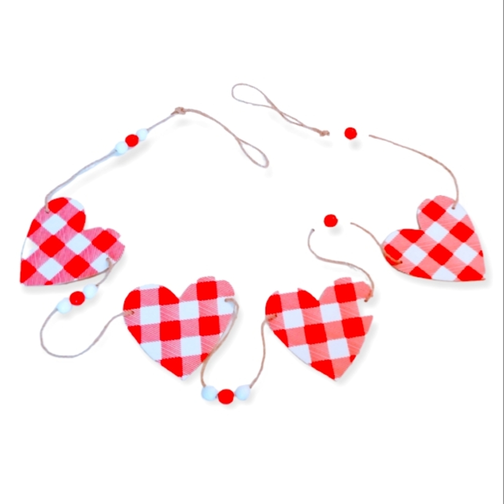 "NWT" Valentine's Day Checkered Buffalo Heart's Beaded Garland